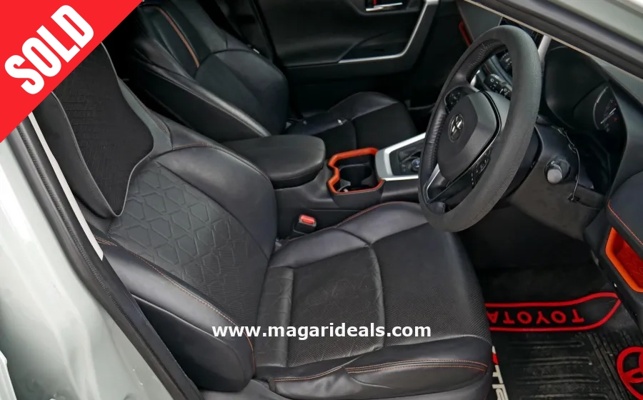 TOYOTA RAV-4 with SUNROOF in Kenya for Sale | Magari Deals