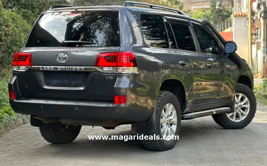 2018 TOYOTA LANDCRUISER V8 ZX in Kenya for Sale | Magari Deals