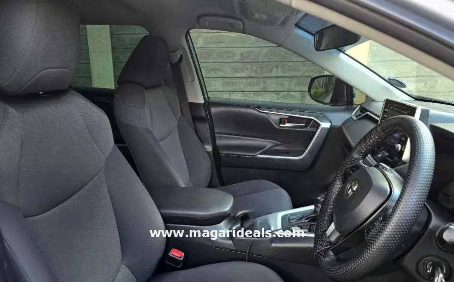 TOYOTA RAV4 BASE GRADE in Kenya for Sale | Magari Deals