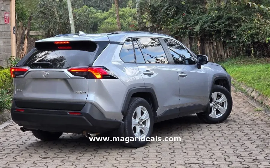 TOYOTA RAV4 BASE GRADE in Kenya for Sale | Magari Deals