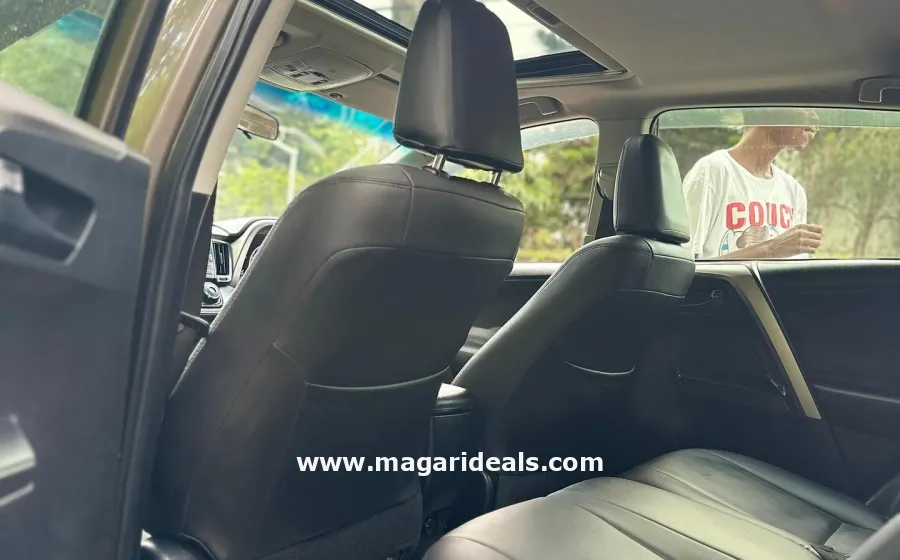TOYOTA RAV-4 with SUNROOF in Kenya for Sale | Magari Deals