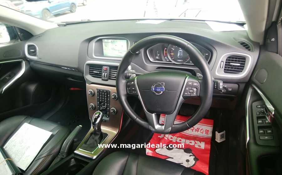 VOLVO V40 CROSS COUNTRY T5 2000cc Petrol for Sale in Kenya | Magari Deals