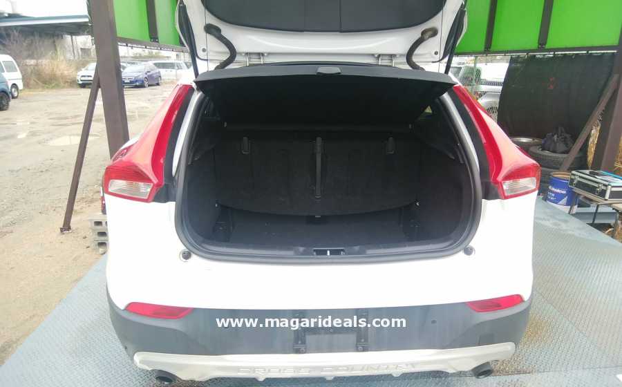 VOLVO V40 CROSS COUNTRY T5 2000cc Petrol for Sale in Kenya | Magari Deals