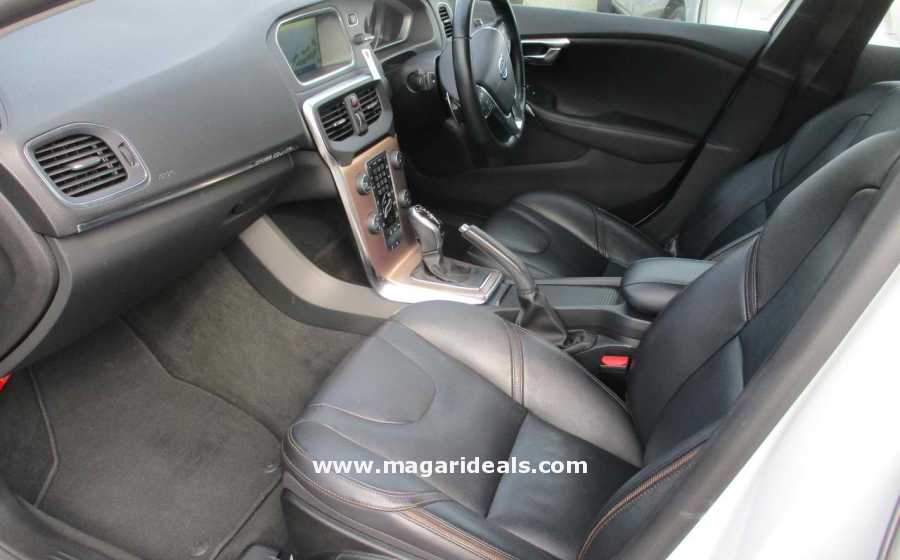 VOLVO V40 CROSS COUNTRY T5 2000cc Petrol for Sale in Kenya | Magari Deals