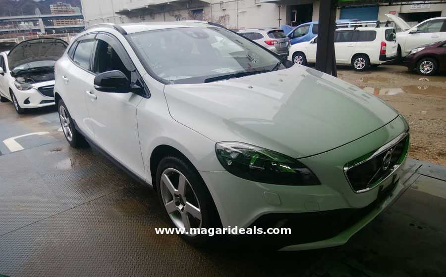 VOLVO V40 CROSS COUNTRY T5 2000cc Petrol for Sale in Kenya | Magari Deals