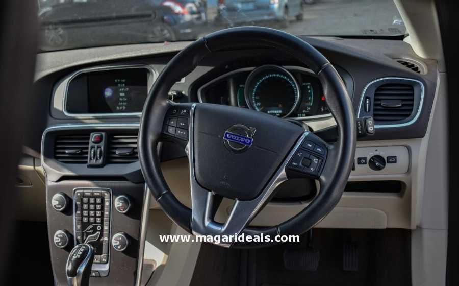 Volvo V40 T4 1600cc 2015 model for Sale in Kenya | Magari Deals