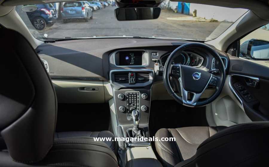 Volvo V40 T4 1600cc 2015 model for Sale in Kenya | Magari Deals