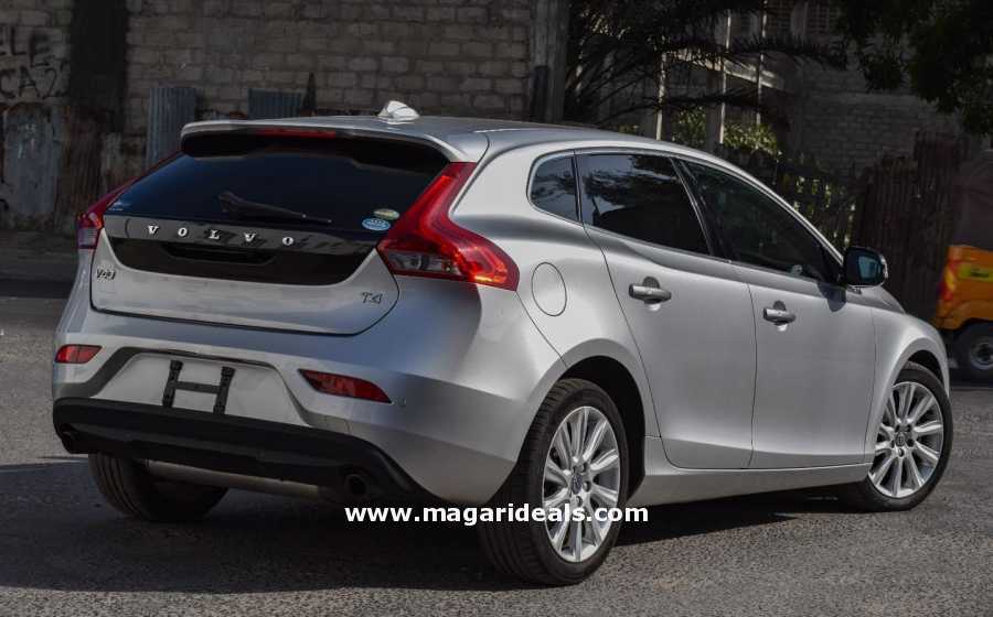 Volvo V40 T4 1600cc 2015 model for Sale in Kenya | Magari Deals