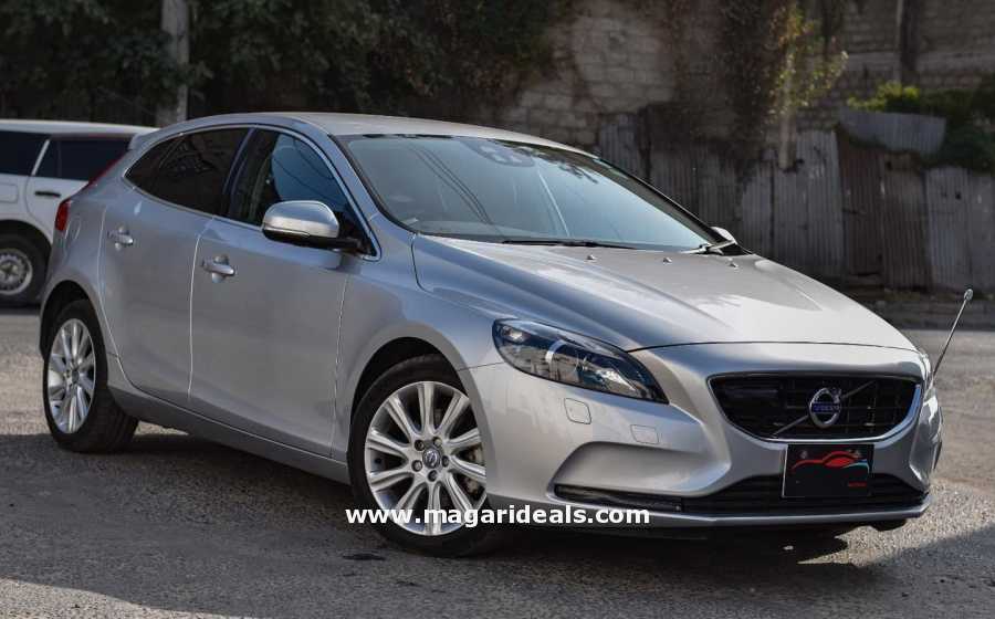 Volvo V40 T4 1600cc 2015 model for Sale in Kenya | Magari Deals