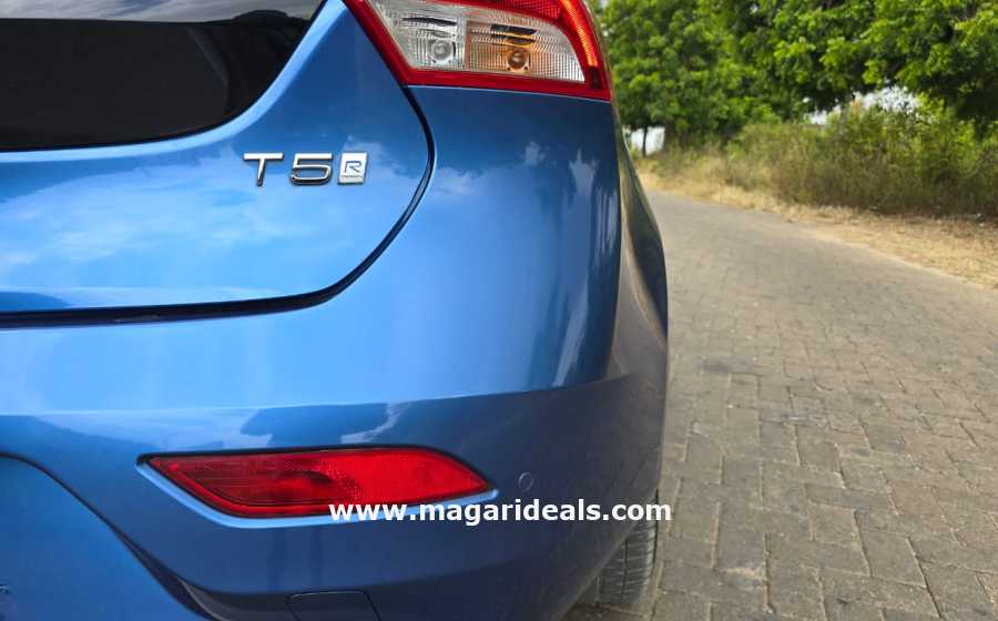 VOLVO V40 R-DESIGN T5 in Kenya for Sale | Magari Deals