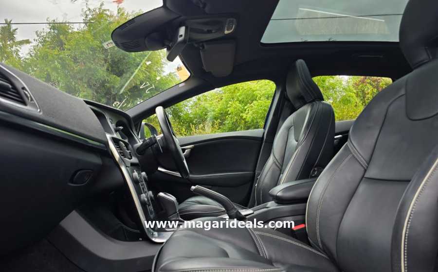 VOLVO V40 R-DESIGN T5 in Kenya for Sale | Magari Deals