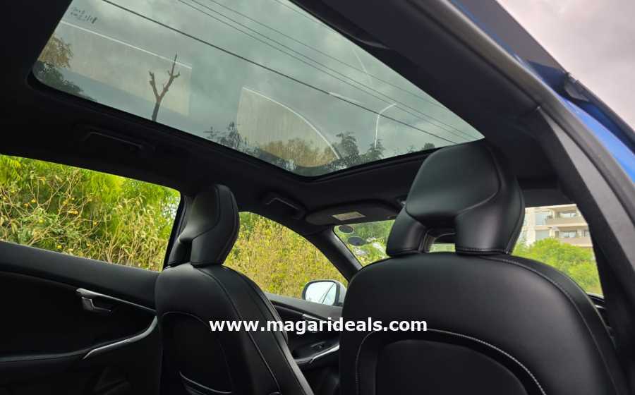 VOLVO V40 R-DESIGN T5 in Kenya for Sale | Magari Deals