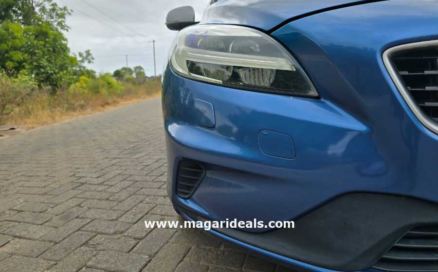 VOLVO V40 R-DESIGN T5 in Kenya for Sale | Magari Deals