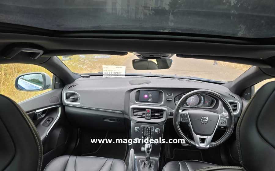 VOLVO V40 R-DESIGN T5 in Kenya for Sale | Magari Deals