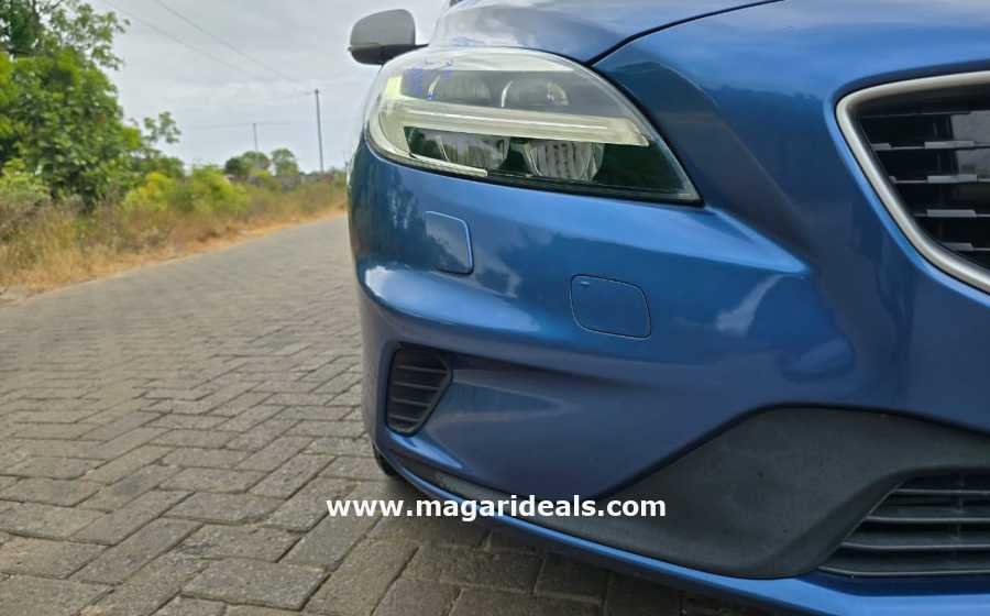 VOLVO V40 R-DESIGN T5 in Kenya for Sale | Magari Deals