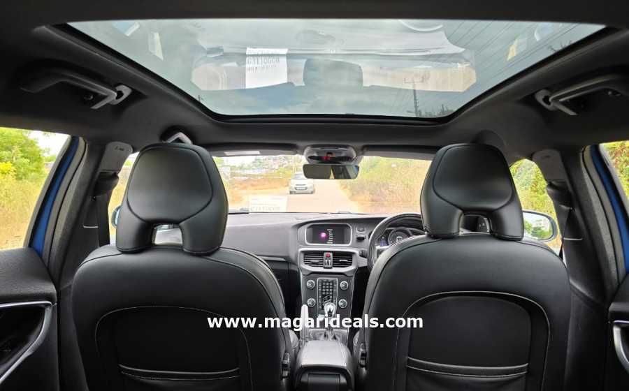 VOLVO V40 R-DESIGN T5 in Kenya for Sale | Magari Deals