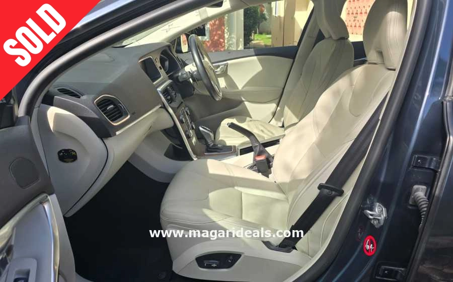 VOLVO V40 T5 Crosscountry AWD in Kenya for Sale | Magari Deals