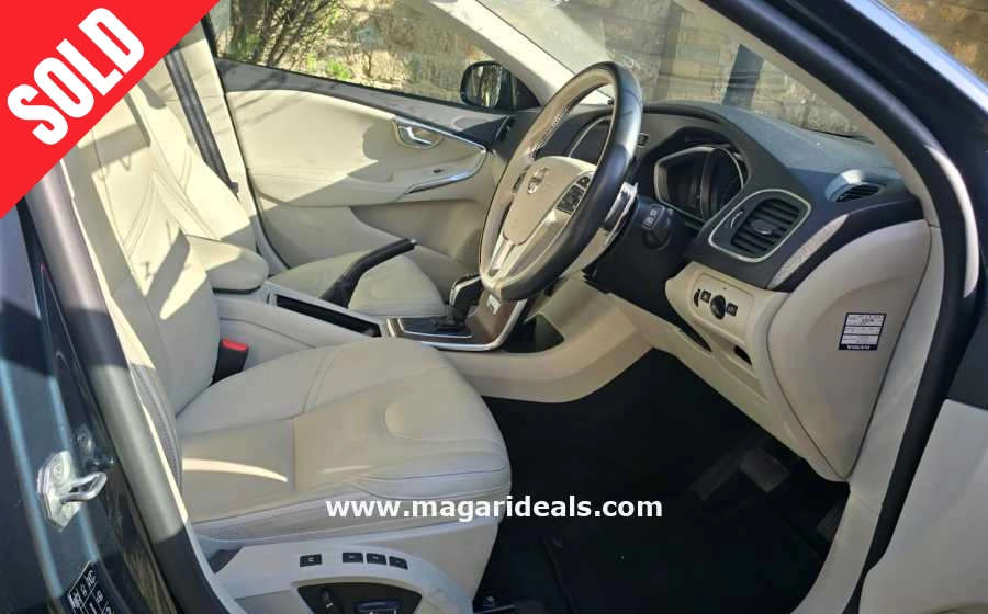 VOLVO V40 T5 Crosscountry AWD in Kenya for Sale | Magari Deals