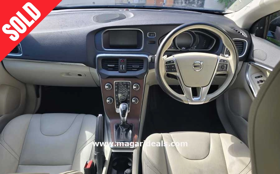 VOLVO V40 T5 Crosscountry AWD in Kenya for Sale | Magari Deals