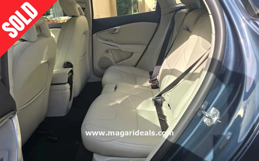 VOLVO V40 T5 Crosscountry AWD in Kenya for Sale | Magari Deals
