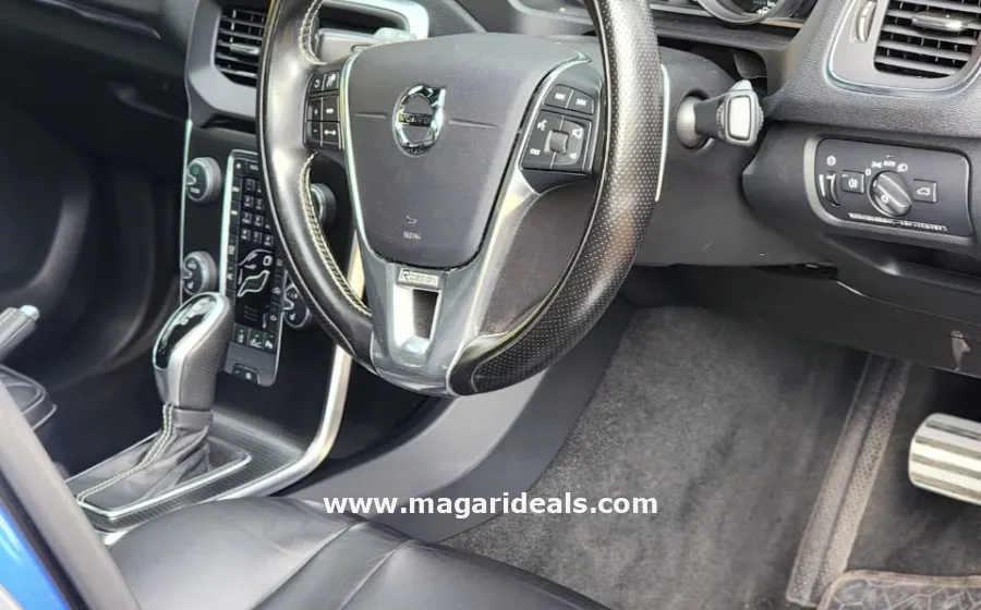 VOLVO V40 R-DESIGN T5 in Kenya for Sale | Magari Deals