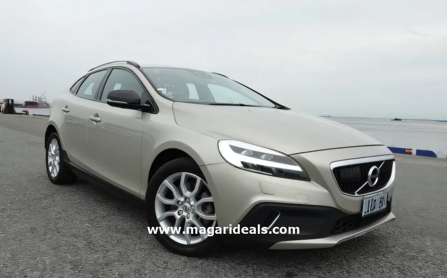 VOLVO V40 D4 MOMENTUM CROSS COUNTRY in Kenya for Sale | Magari Deals
