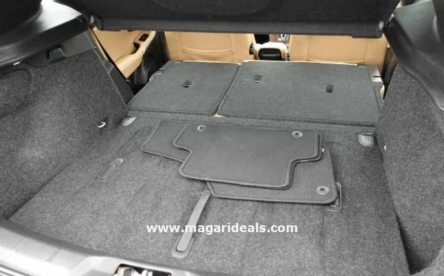 VOLVO V40 D4 MOMENTUM CROSS COUNTRY in Kenya for Sale | Magari Deals