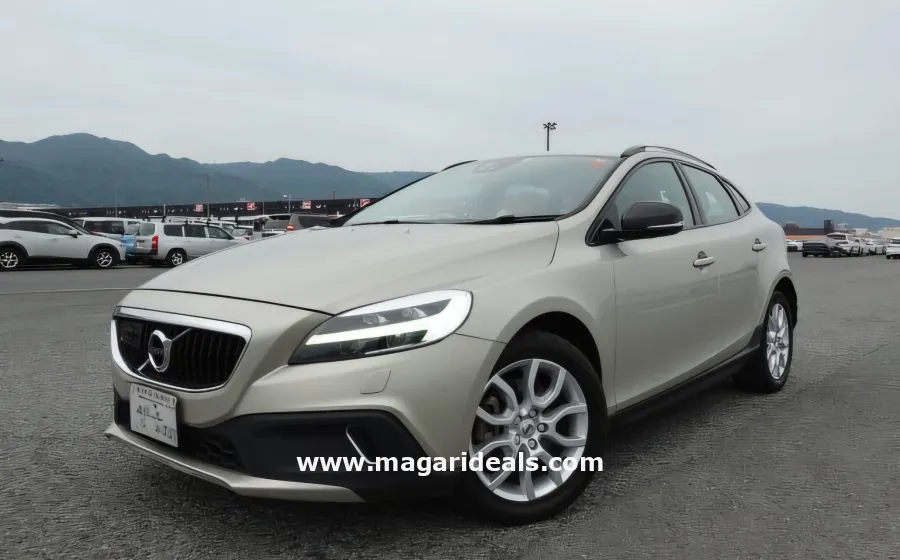 VOLVO V40 D4 MOMENTUM CROSS COUNTRY in Kenya for Sale | Magari Deals