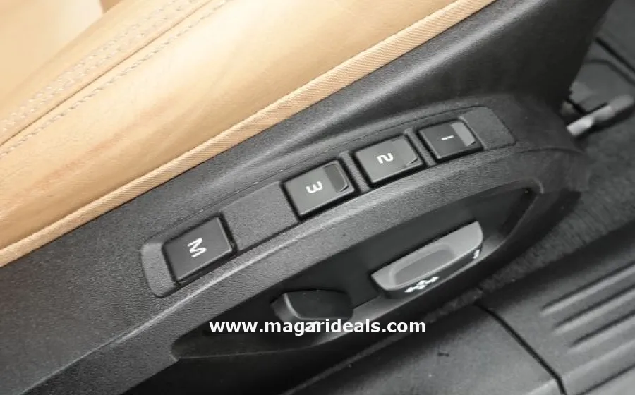 VOLVO V40 D4 MOMENTUM CROSS COUNTRY in Kenya for Sale | Magari Deals